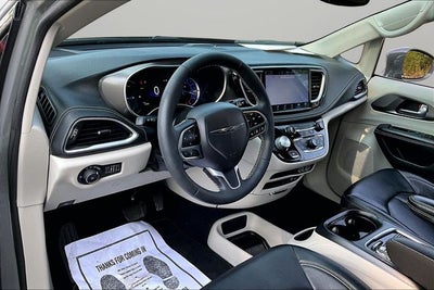 2022 Chrysler Pacifica Hybrid Touring L