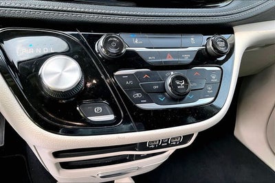 2022 Chrysler Pacifica Hybrid Touring L