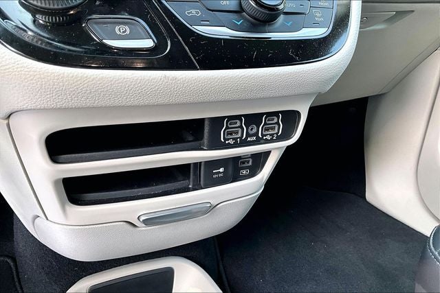 2022 Chrysler Pacifica Hybrid Touring L