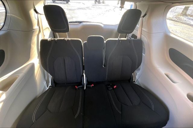 2024 Chrysler Voyager LX