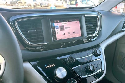 2024 Chrysler Voyager LX