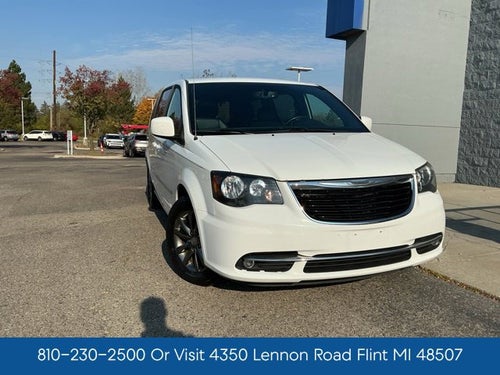 2016 Chrysler Town & Country S
