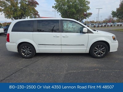 2016 Chrysler Town & Country S