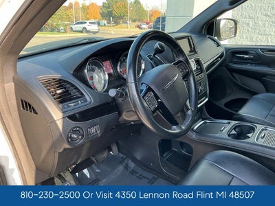 2016 Chrysler Town & Country S