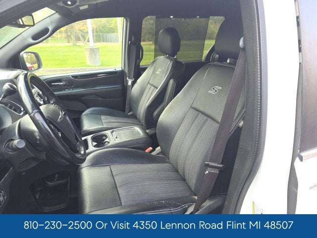 2016 Chrysler Town & Country S