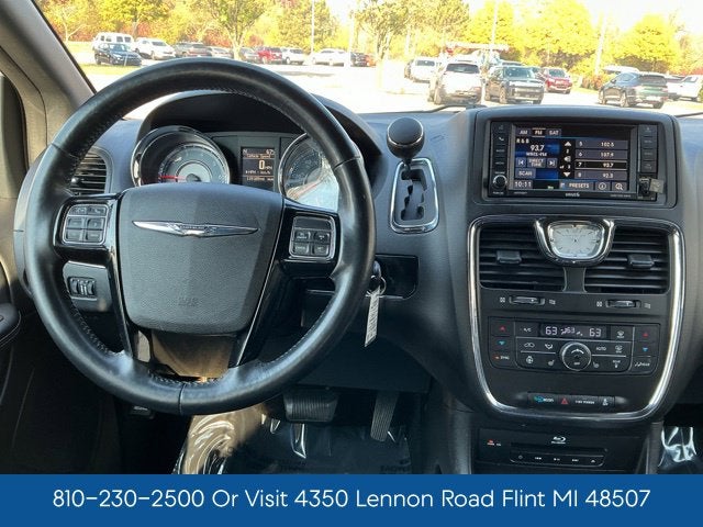 2016 Chrysler Town & Country S