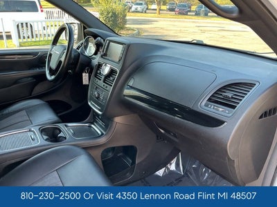 2016 Chrysler Town & Country S