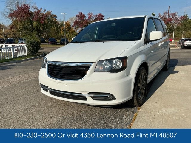 2016 Chrysler Town & Country S