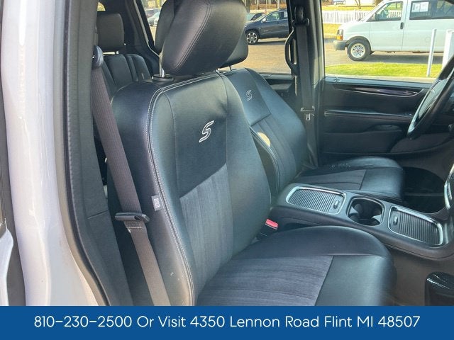 2016 Chrysler Town & Country S