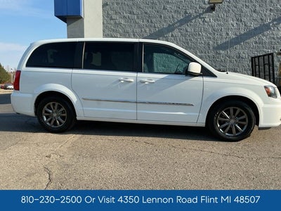 2016 Chrysler Town & Country S