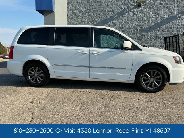 2016 Chrysler Town & Country S