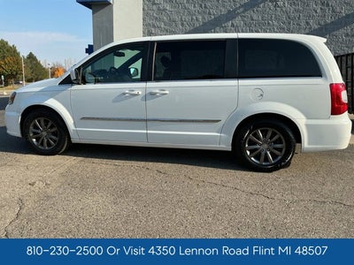 2016 Chrysler Town & Country S