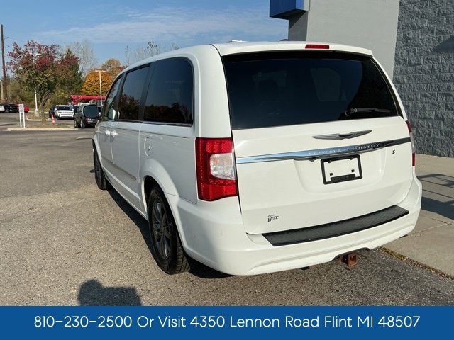 2016 Chrysler Town & Country S
