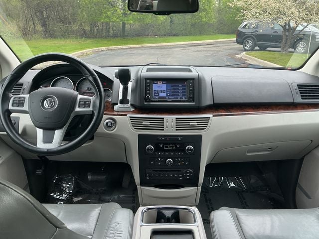 2014 Volkswagen Routan SEL Premium