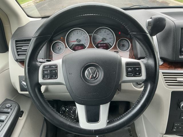 2014 Volkswagen Routan SEL Premium