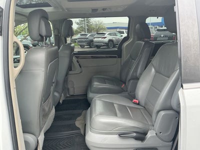 2014 Volkswagen Routan SEL Premium