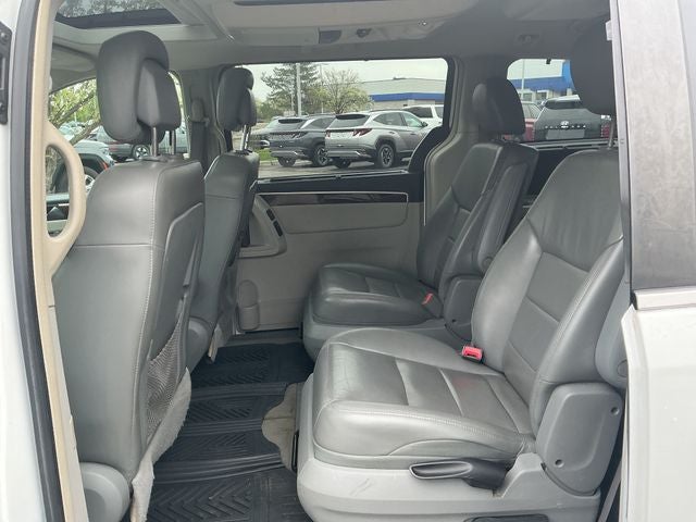 2014 Volkswagen Routan SEL Premium