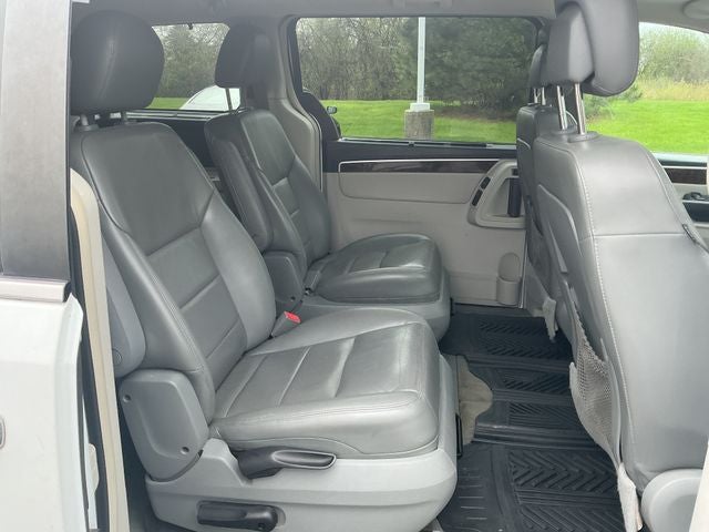 2014 Volkswagen Routan SEL Premium