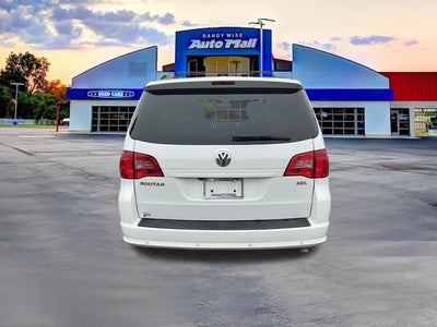 2014 Volkswagen Routan SEL Premium