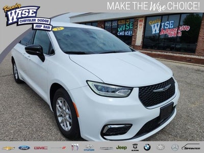 2025 Chrysler Pacifica Select