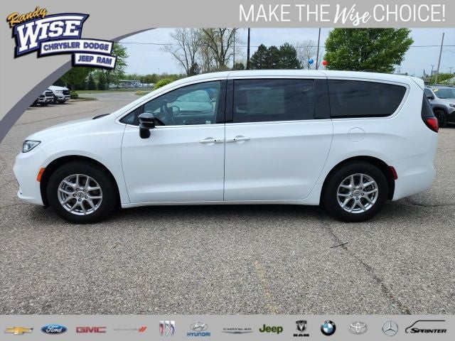 2025 Chrysler Pacifica Select