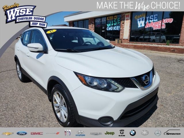 2017 Nissan Qashqai S FWD MT's photo